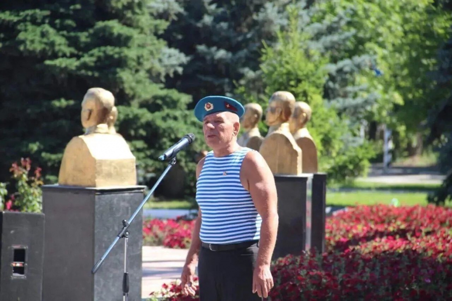 В Петровске в день десантника вручили орден родителям погибшего героя