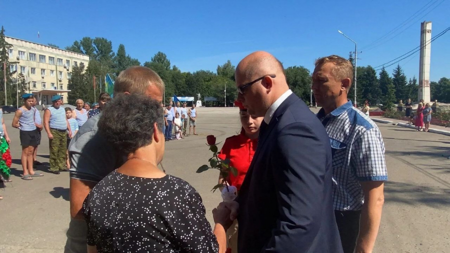 В Петровске в день десантника вручили орден родителям погибшего героя