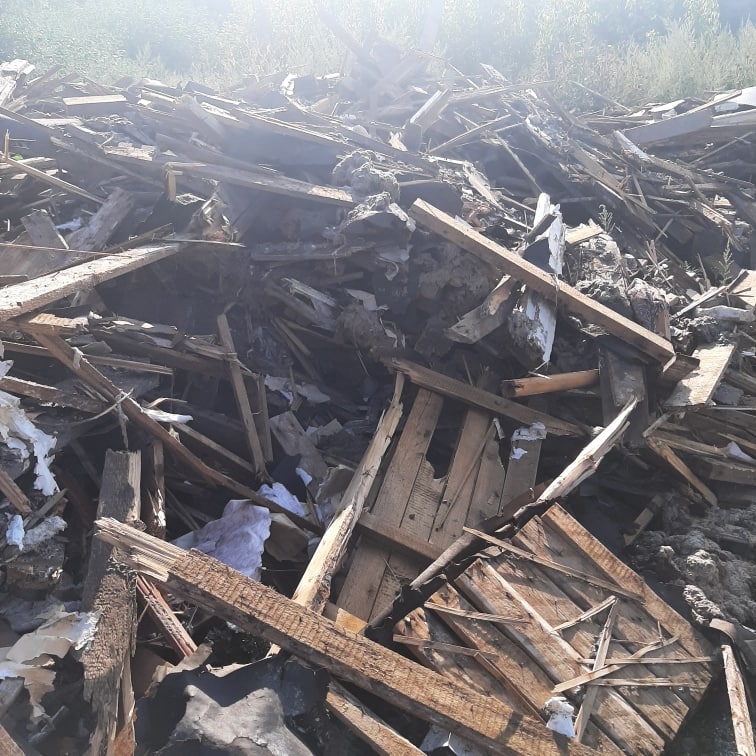 В Заводском районе устроили свалку строительного мусора