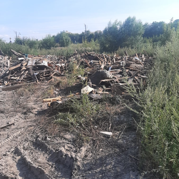 В Заводском районе устроили свалку строительного мусора