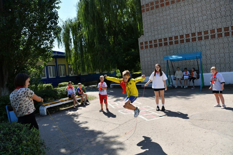 В саратовский оздоровительный центр прибыли 83 ребенка из ЛНР