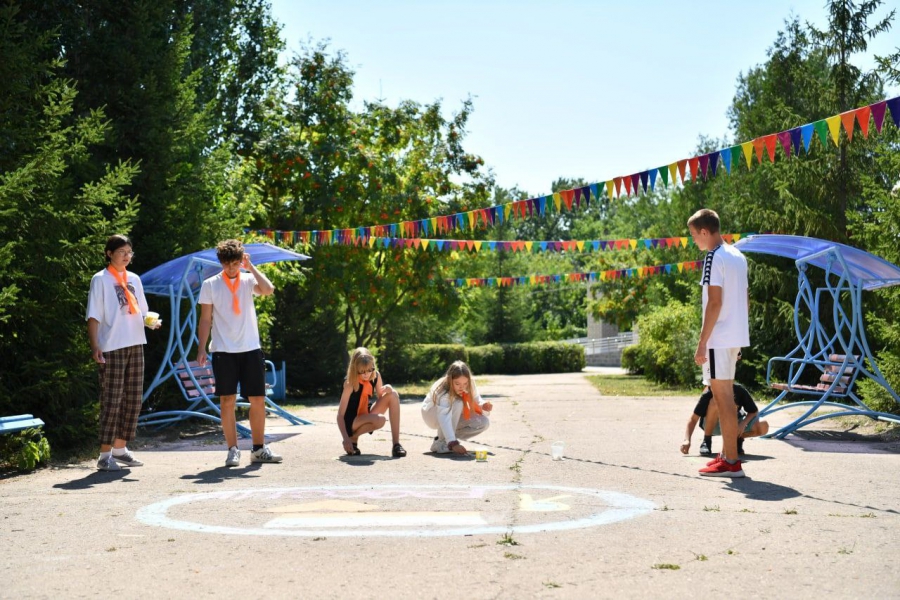 В саратовский оздоровительный центр прибыли 83 ребенка из ЛНР