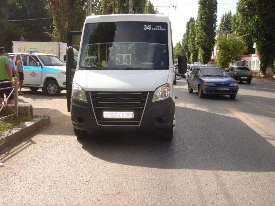 В Энгельсе маршрутка сбила пенсионерку на «зебре»