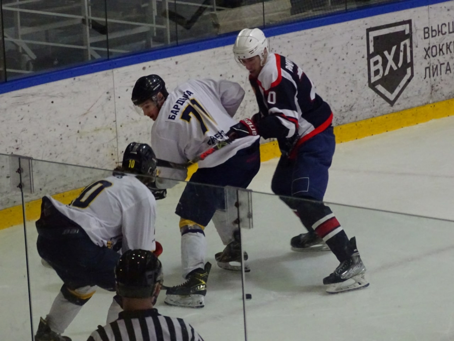 Саратовские хоккеисты победно открыли сезон-2022/23