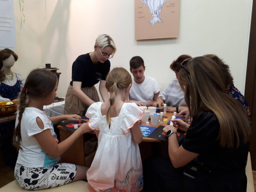 Саратовцам в музее рассказали о жизни пчел и производстве меда