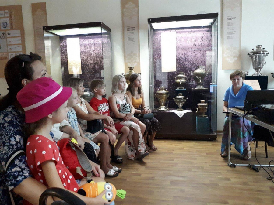 Саратовцам в музее рассказали о жизни пчел и производстве меда