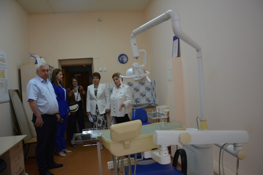 Педагоги рассказали энгельсскому главе Плеханову о дистанционке и переполненности школ