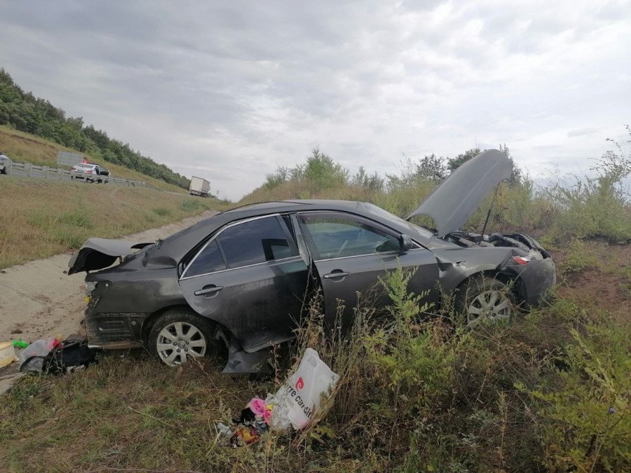 Под Вольском женщина получила травмы при опрокидывании «Тойоты Камри»