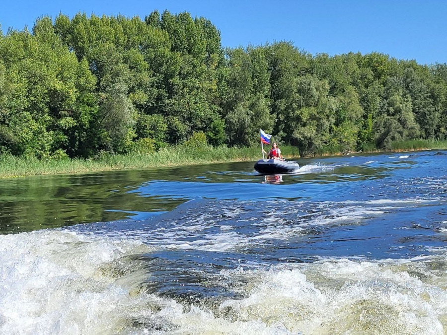 В честь Дня флага в Саратовской области прошел парад катеров