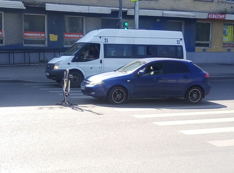 В Заводском районе на «зебре» сбили велосипедиста