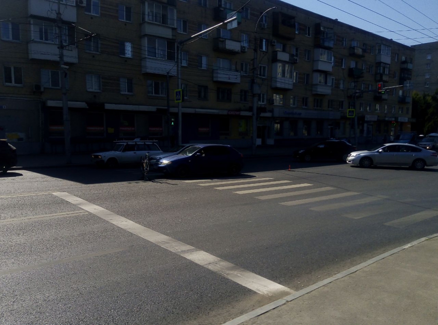 В Заводском районе на «зебре» сбили велосипедиста