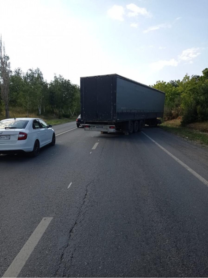 На Алтынной горе фура травмировала своего водителя