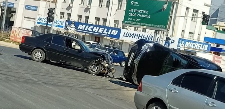 В Заводском районе «Тойота» опрокинулась на бок после ДТП