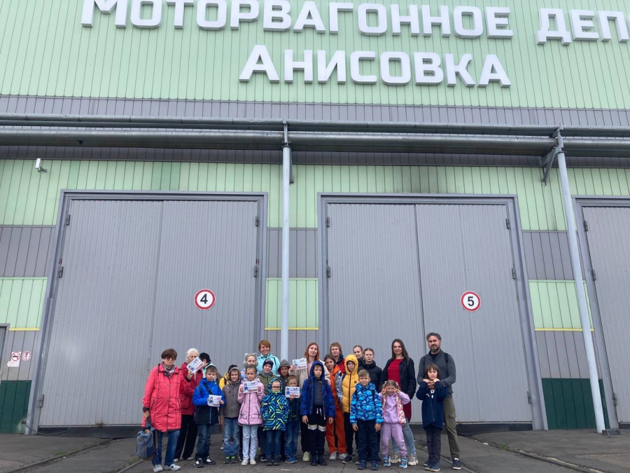 Саратовские школьники побывали в роли машинистов электропоездов