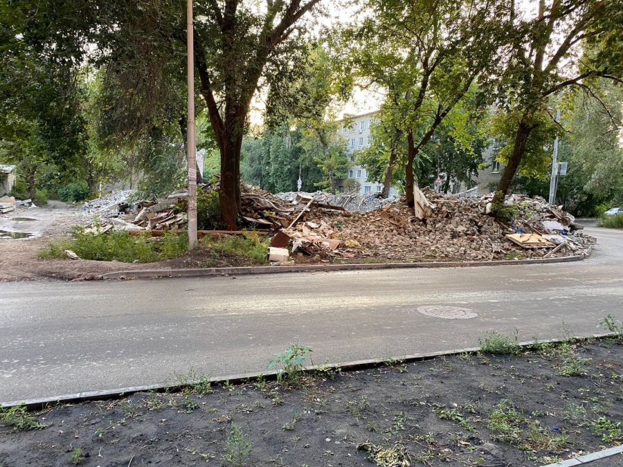 Жители Заводского района пожаловались на неогороженные руины