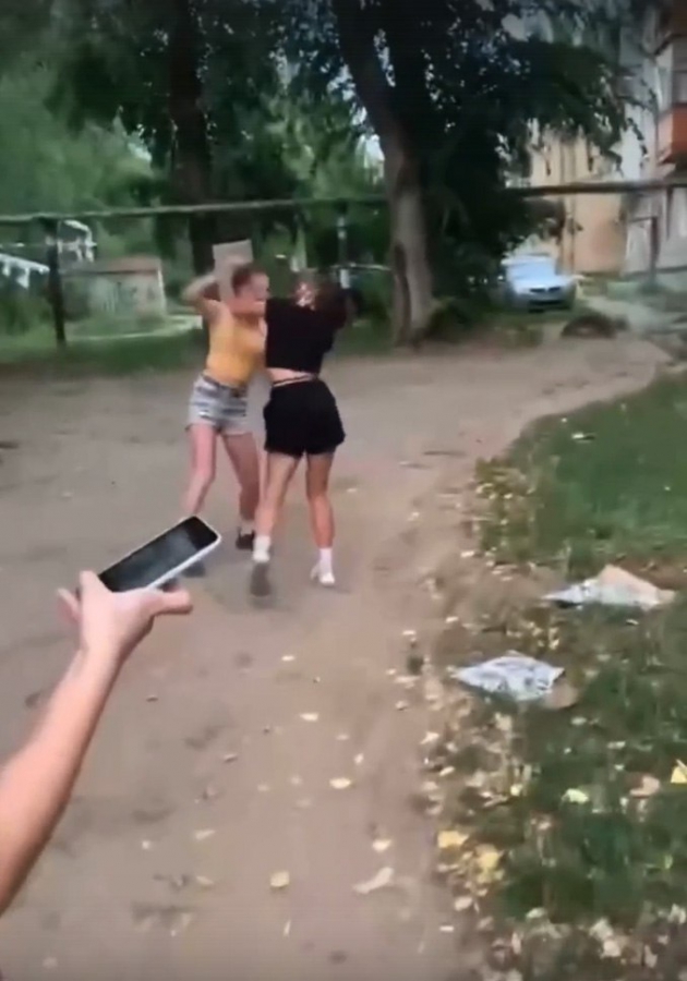 В Энгельсе прокуратура начала проверку из-за сообщения о драке девочек