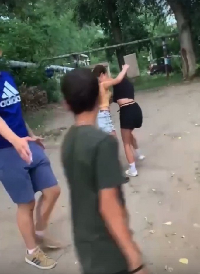 В Энгельсе прокуратура начала проверку из-за сообщения о драке девочек