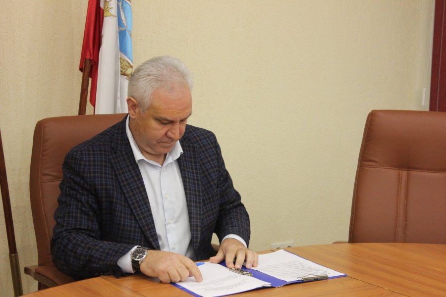 В облдуме обсудили неполные сведения о доходах депутата Анидалова