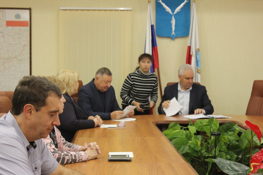 В облдуме обсудили неполные сведения о доходах депутата Анидалова