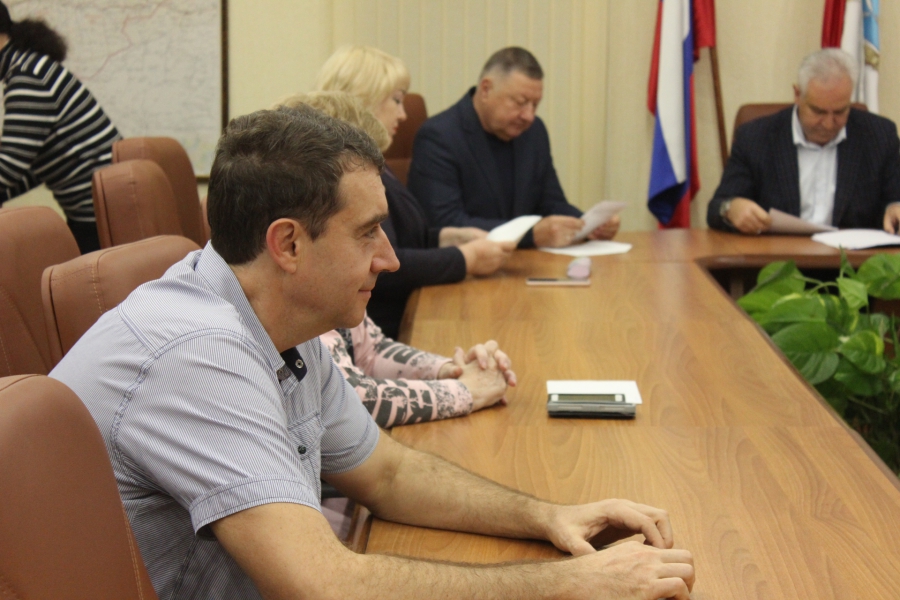 В облдуме обсудили неполные сведения о доходах депутата Анидалова