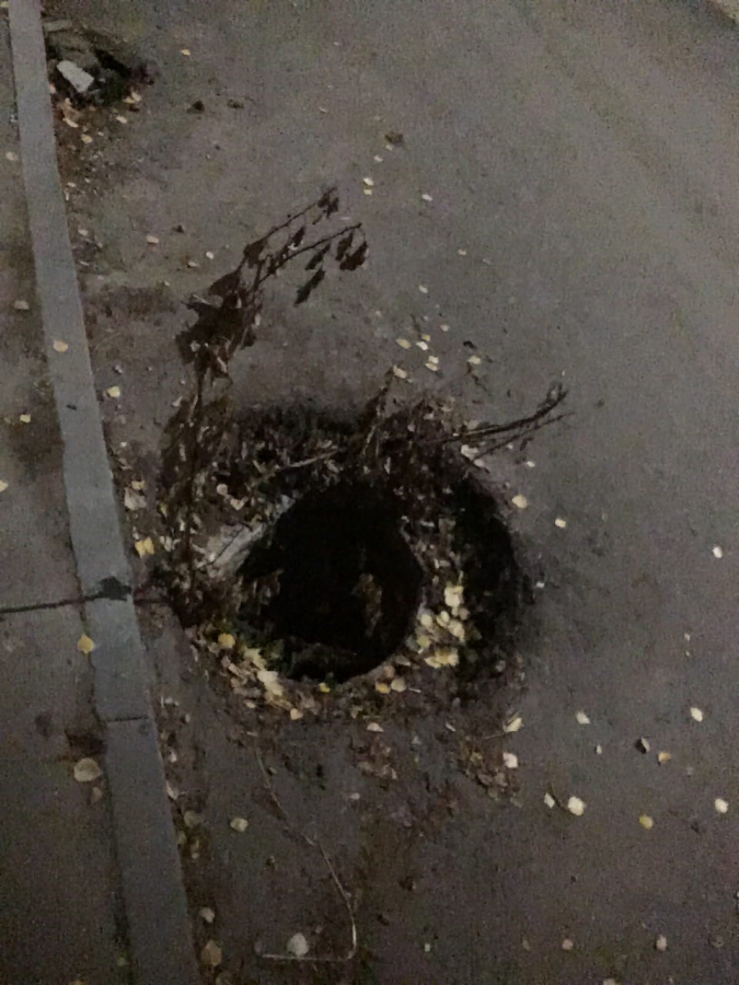 В Волжском районе жалуются на массовое отсутствие крышек люков