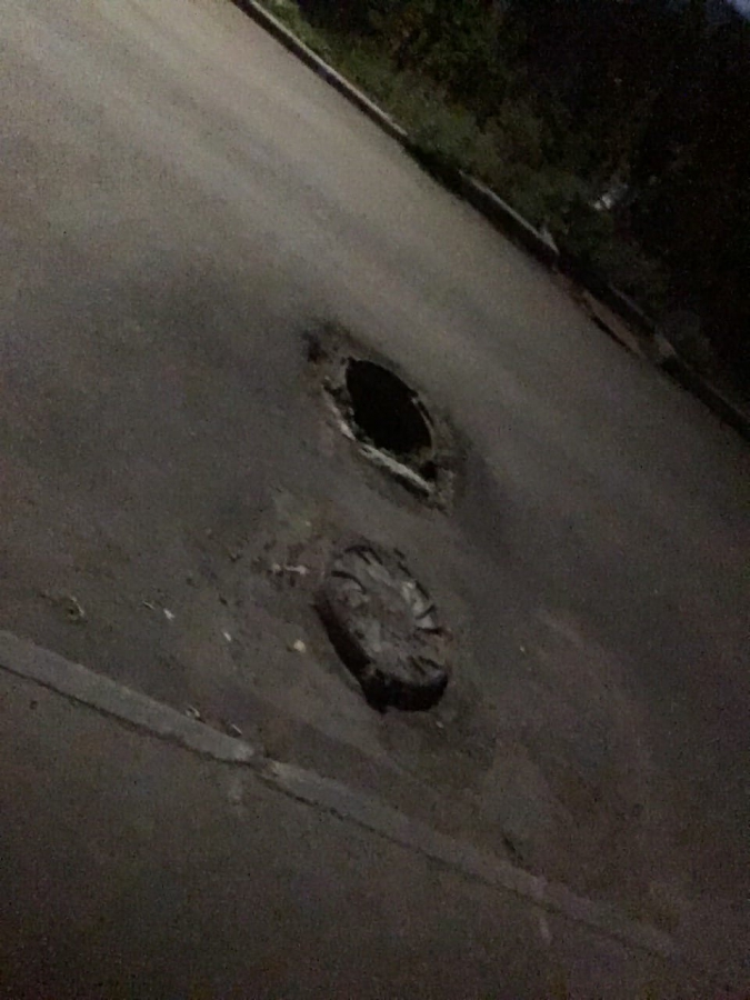 В Волжском районе жалуются на массовое отсутствие крышек люков