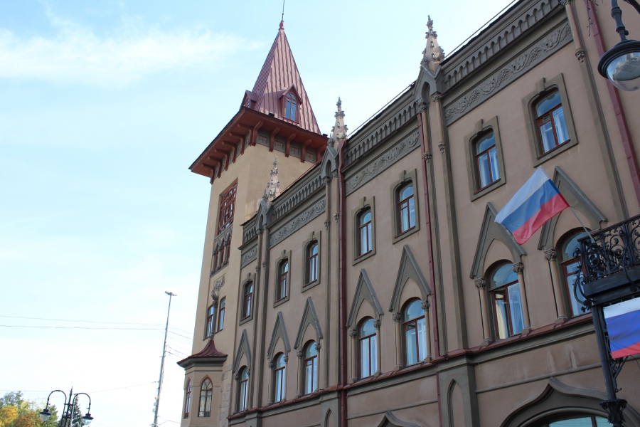 В Саратовской консерватории показали рояль Рахманинова и рассказали о призраке