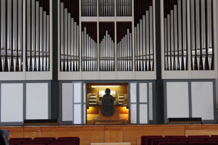 В Саратовской консерватории показали рояль Рахманинова и рассказали о призраке