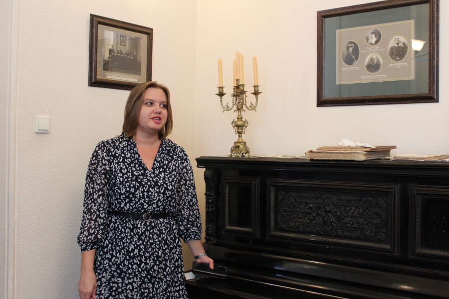 В Саратовской консерватории показали рояль Рахманинова и рассказали о призраке