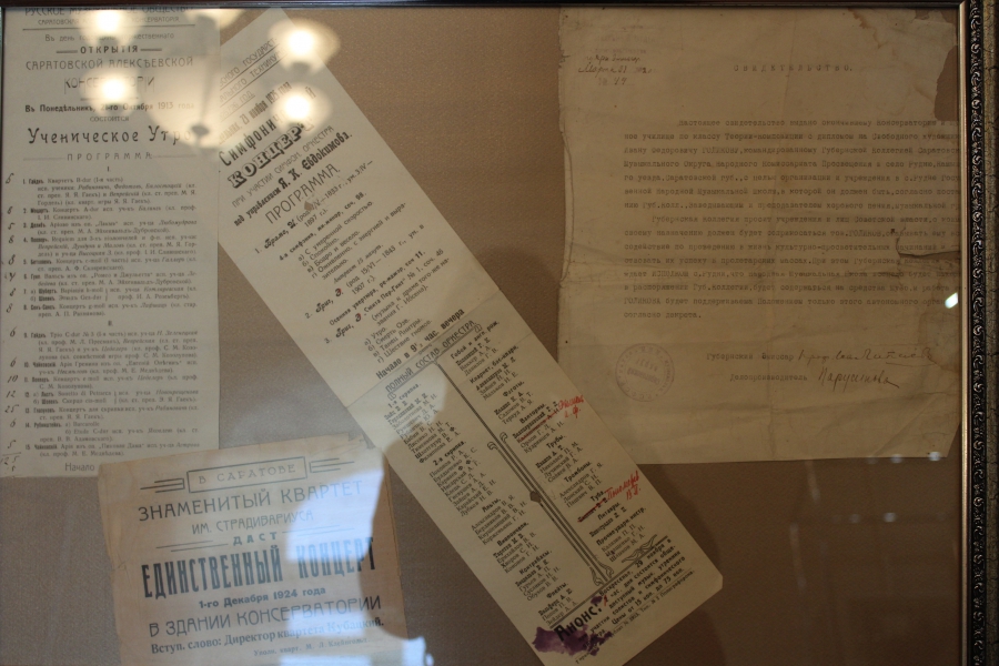 В Саратовской консерватории показали рояль Рахманинова и рассказали о призраке