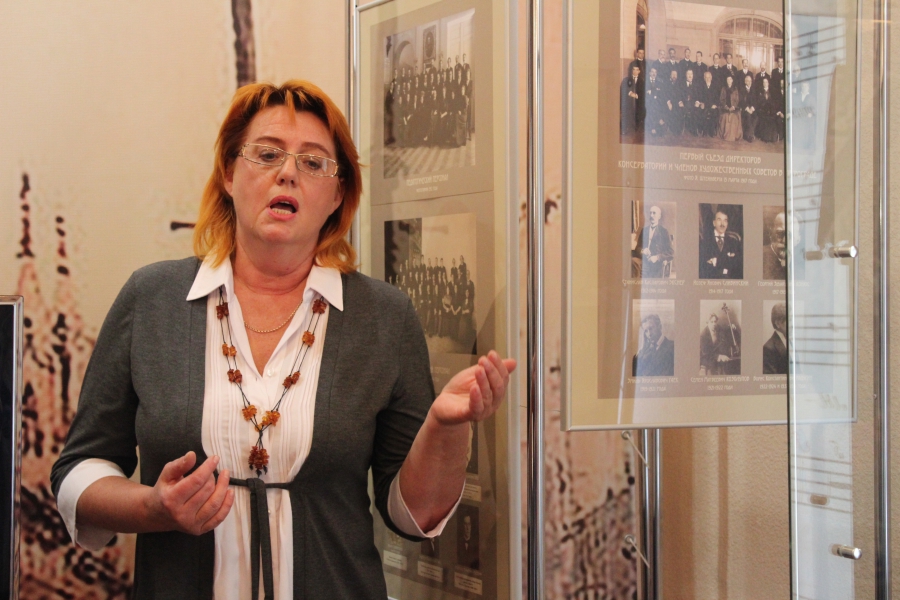 В Саратовской консерватории показали рояль Рахманинова и рассказали о призраке