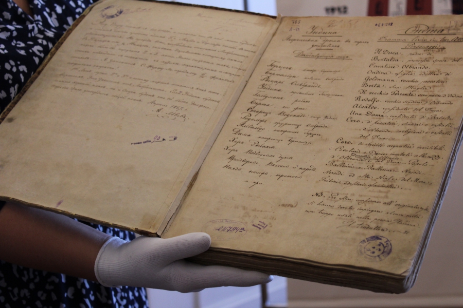 В Саратовской консерватории показали рояль Рахманинова и рассказали о призраке