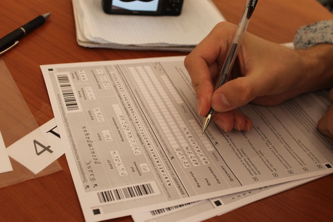 Министр образования и журналисты сдали ЕГЭ