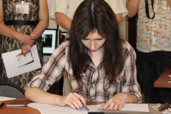 Министр образования и журналисты сдали ЕГЭ