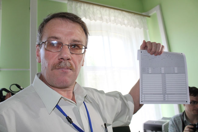 Министр образования и журналисты сдали ЕГЭ