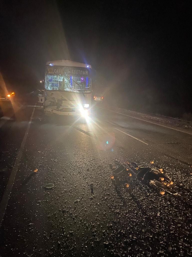 В Саратове 5 человек пострадали в столкновении автобуса и «КамАЗа»