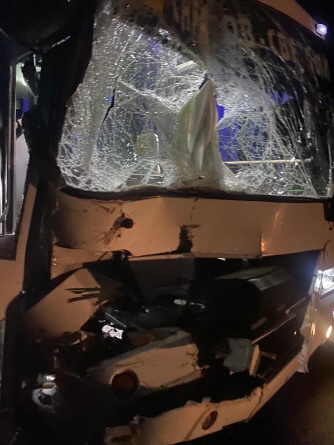 В Саратове 5 человек пострадали в столкновении автобуса и «КамАЗа»