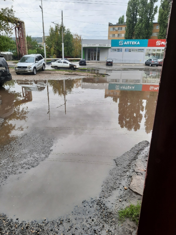 Жители Заводского района пожаловались на затопленную улицу