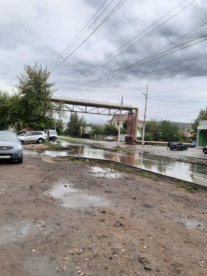 Жители Заводского района пожаловались на затопленную улицу