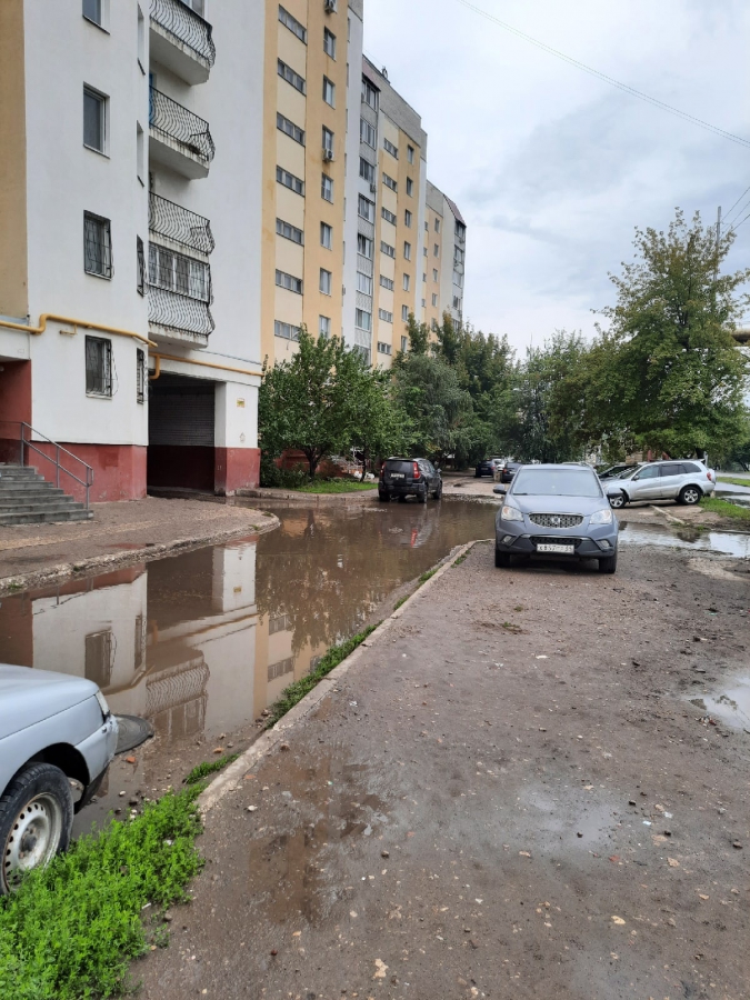 Жители Заводского района пожаловались на затопленную улицу