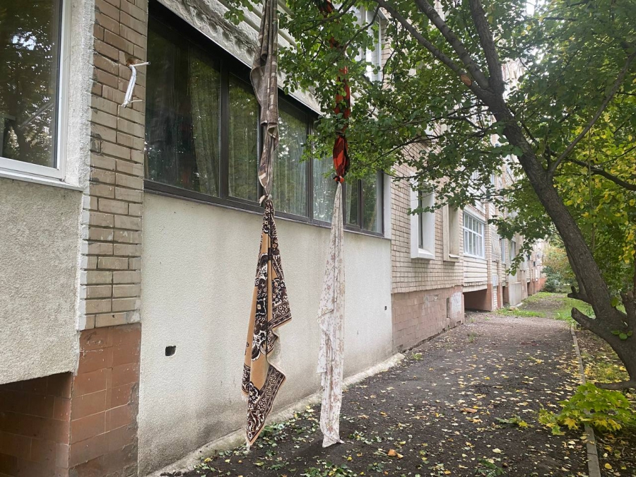 Саратовец пытался спуститься с 6-го этажа по простыням и упал