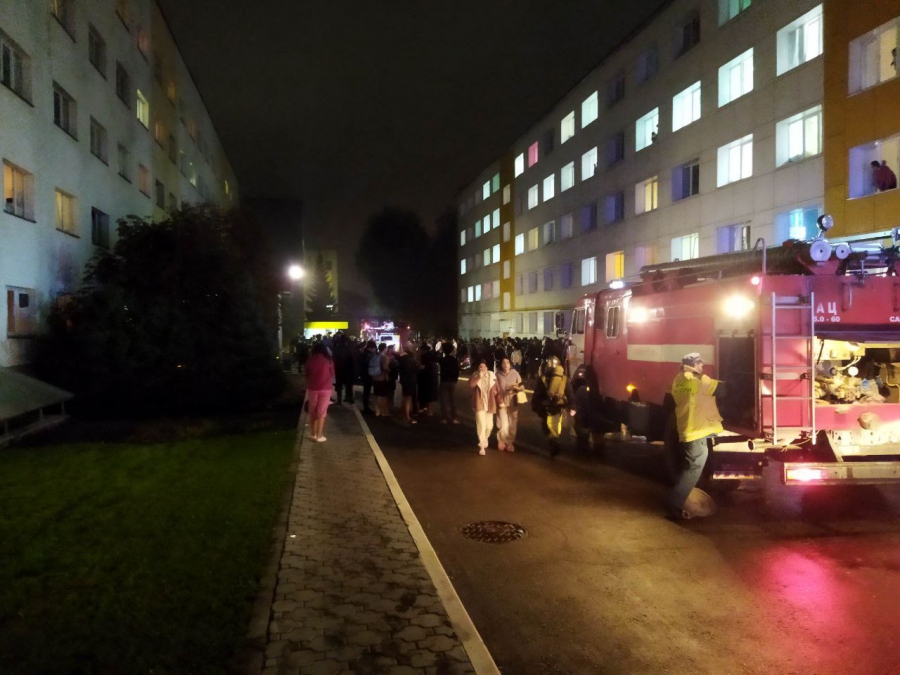 В Саратове из общежития СГМУ эвакуировали 270 человек из-за пожара. Есть пострадавшие