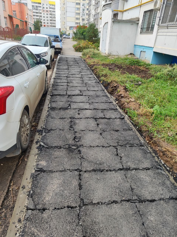 Плеханов потребовал от подрядчиков устранения недоработок при ремонте тротуаров в Энгельсе