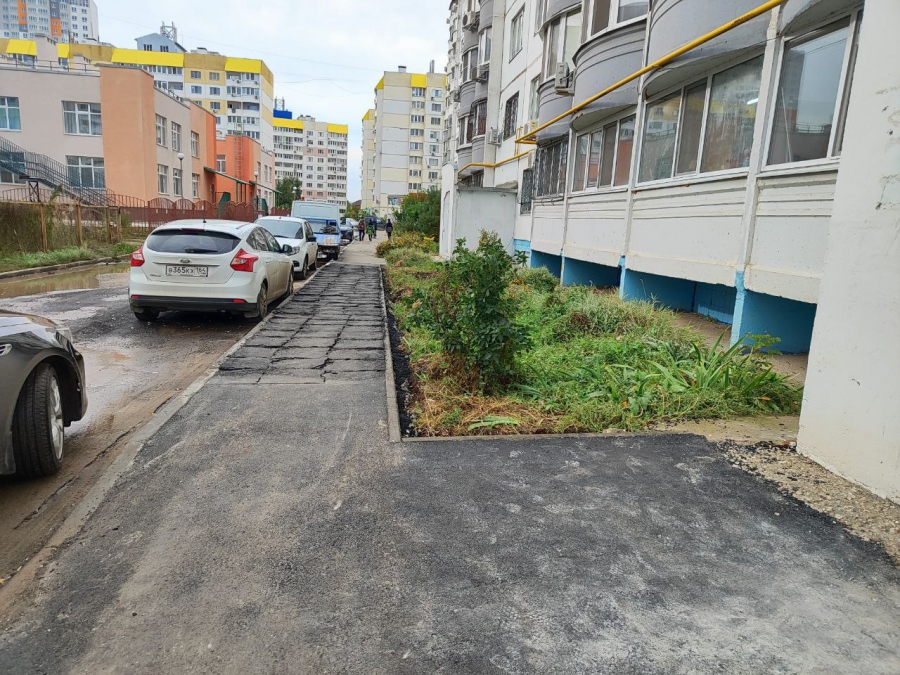 Плеханов потребовал от подрядчиков устранения недоработок при ремонте тротуаров в Энгельсе