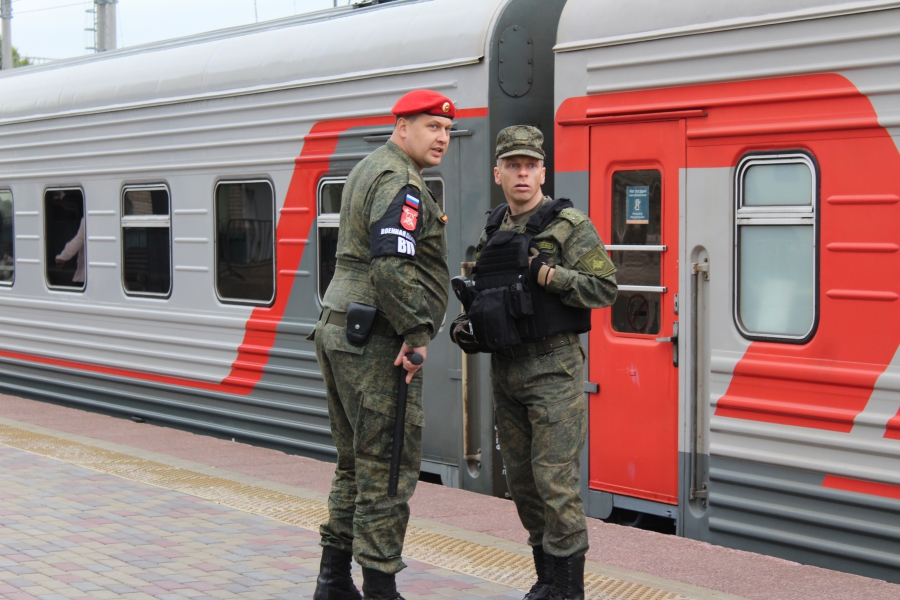 Демобилизация мобилизованных 2024 в россии когда. Мобилизованные на вокзале в Саратове. Провожающие на вокзале. Саратовских мобилизованных провожают на вокзале. Мобилизованные в поезде.