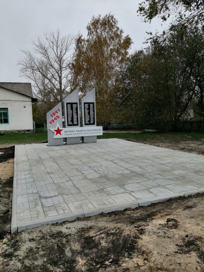 В Аткарском районе установили памятник землякам-героям ВОВ