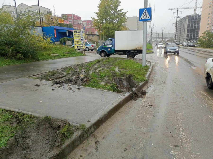 На Лунной грузовик «ЗиЛ» сбил прохожего