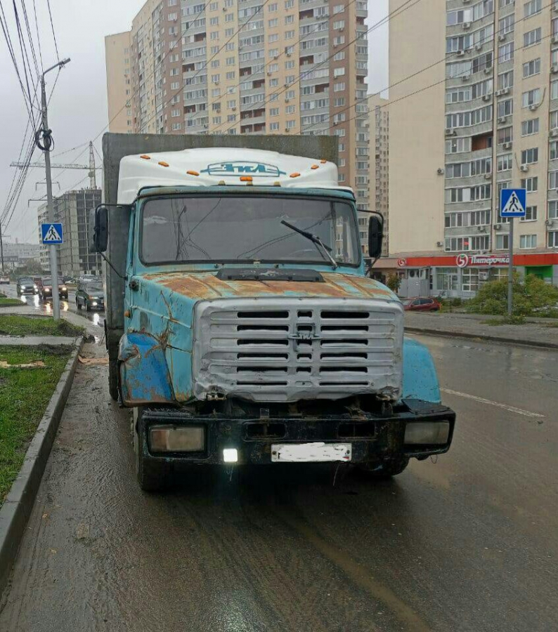 На Лунной грузовик «ЗиЛ» сбил прохожего