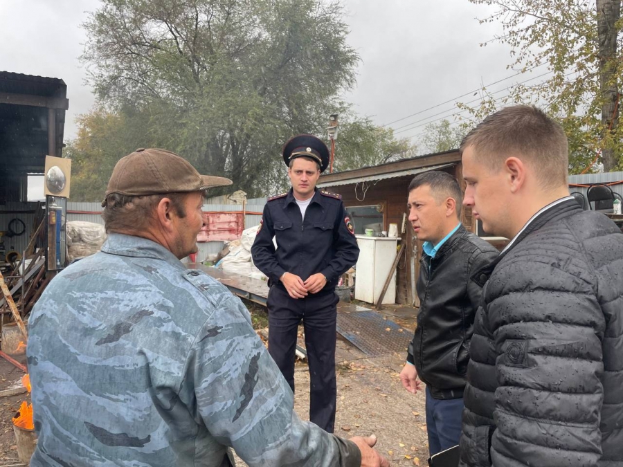 В Авиаторе массово воруют крышки люков и ливневые решетки