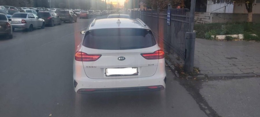 На Ипподромной «Киа Сид» задним ходом сбил пешехода